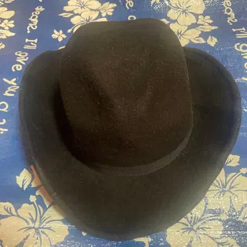 블랙 울 햇 남성용 M 사이즈 챙은 넓은 편입니다. 사용감 거의 없음