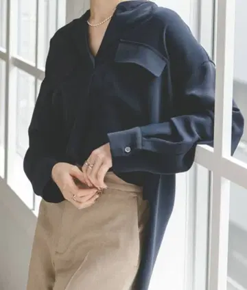 noble 워크 디테일 드레이프 셔츠