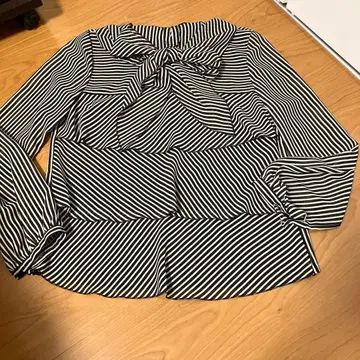 미사용품 레리안 티셔츠