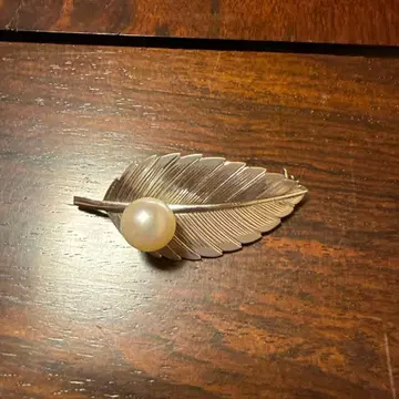 깃털 모양 브로치 펄 장식