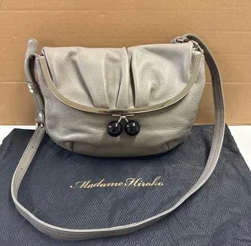 마담 히로코 가마구치 슈링크 가죽 숄더백