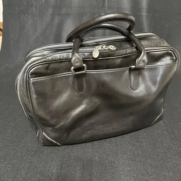 TUSTING 블랙 가죽 백 심플한 디자인