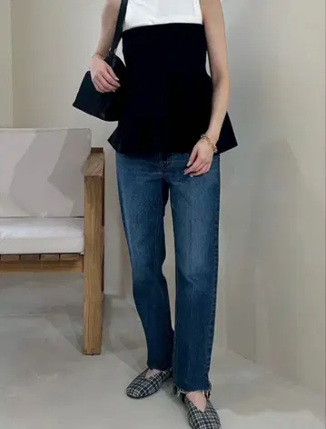 밑단 단차 테이퍼드 데님 팬츠