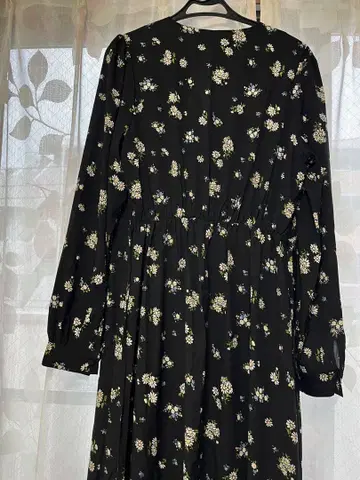 꽃무늬 블랙 긴팔 원피스