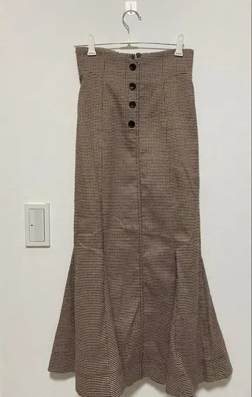 체크 무늬 플레어 롱 스커트