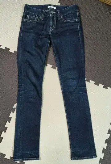 새상품급 MOUSSY 마우지 파우더 스키니 화이트 스티치 다크 네이비