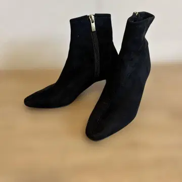 프렌치 스퀘어 숏부츠