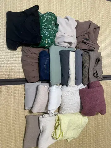 여성용 상의와 팬츠 세트