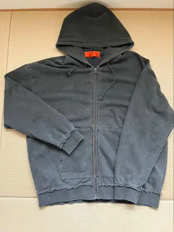 BEAMS 다크 그레이 지퍼 후드티