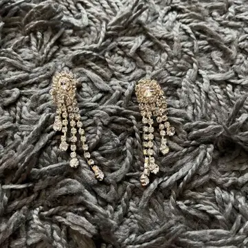 LAISSE PASSE 크리스탈 귀찌