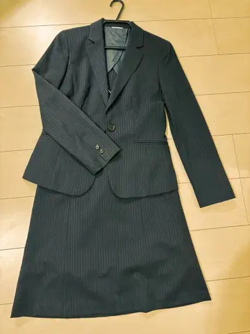 네이비 스트라이프 스커트 수트