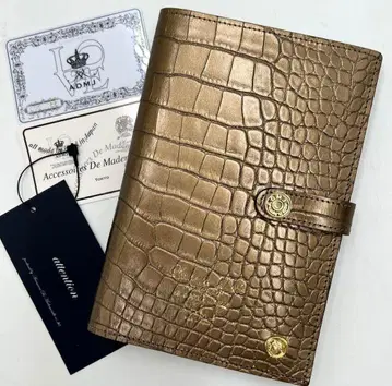 새상품급 ADMJ 약 수첩 케이스 악어 엠보싱 하의 악센트 브론즈