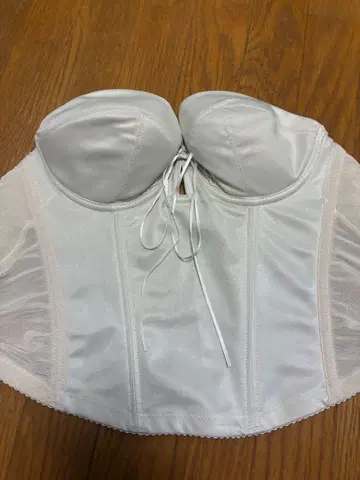 미러미러 화이트 스트랩리스 코르셋