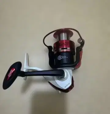 Gorost 스피닝 릴 블랙과 빨간색