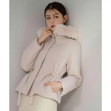 노엘라 드로스트 충전솜 코트 베이지