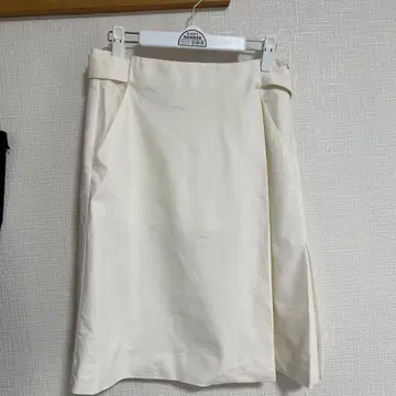 아이보리 사이드 슬릿 미디 스커트