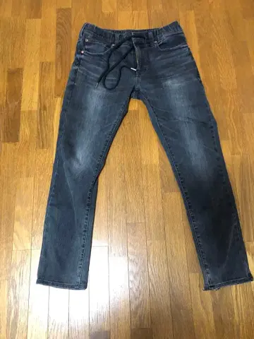 RED CARD 다크 그레이 슬림핏 데님