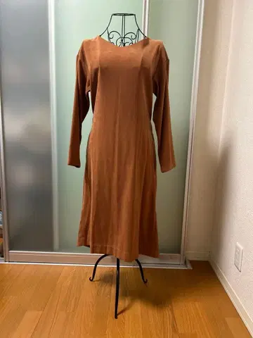 URBAN RESEARCH ROSSO 스웨이드 느낌 무릎 아래 원피스