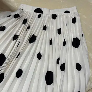 화이트 x 블랙 도트 플리츠 스커트 M