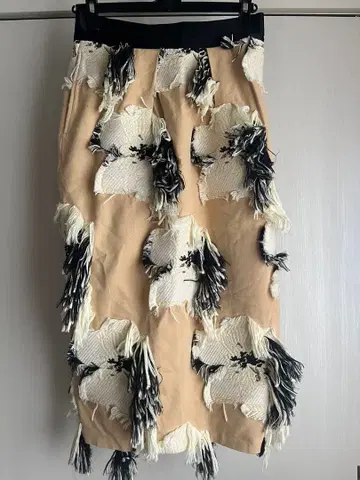 프린지 자수 베이지 스커트