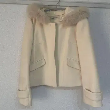 매쉬매쉬 퍼(fur) 포함 숏 기장 더플 코트