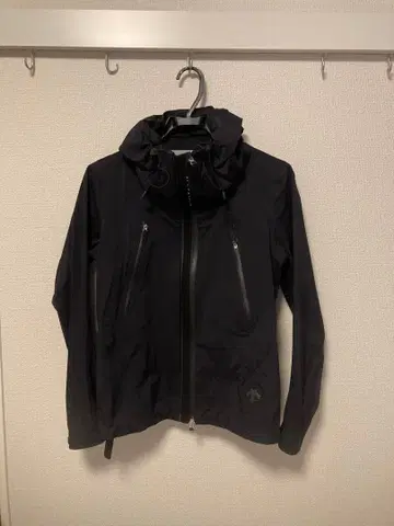 데상트 클레어 하드쉘 자켓 사이즈 M