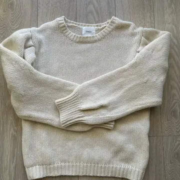 OHGA 아이보리 퍼프 슬리브 니트