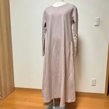 [ 미사용 새상품 ] JUNOAH V넥 긴팔 롱 원피스 핑크 베이지