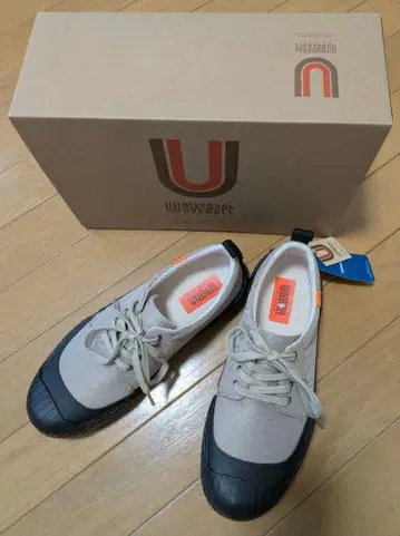 유니버셜 오버롤 스니커즈 베이지/블랙