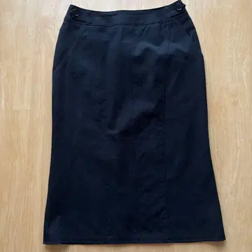 블랙 데님 무릎 기장 타이트 스커트