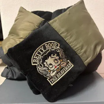 THE BRAVEMAN 베티 부프 넥워머