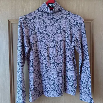 피노레 터틀넥 티셔츠