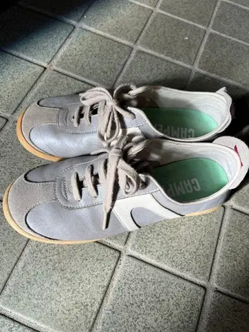 CAMPER 그레이 스니커즈 로우컷