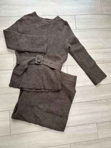 미라 오웬 니트 업 브라운 셋업