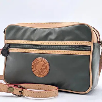 헌팅월드 숄더백 카메라백 로고 가죽