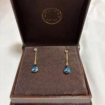 퀴퀴 런던 블루 토파즈 귀걸이