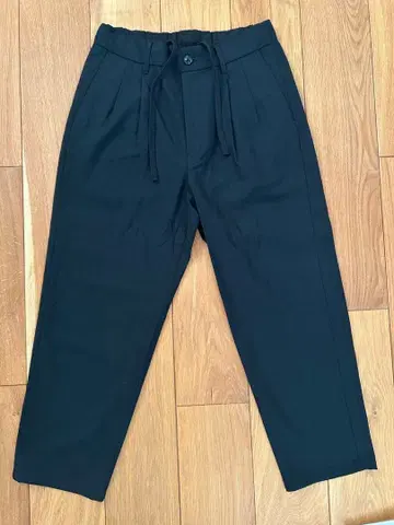 LA MOND 투 턱 팬츠 블랙