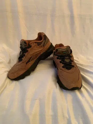 [ 상태 ] Reebok 브라운 트레킹 슈즈 24.5cm 리복