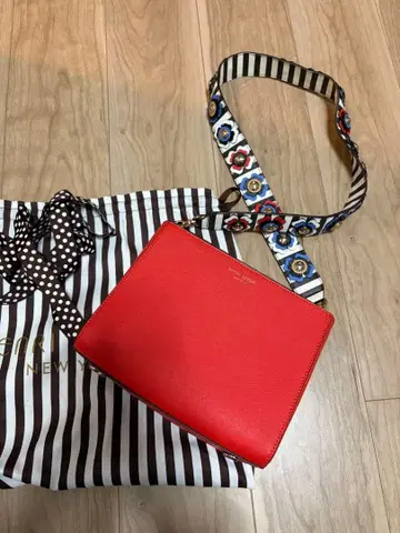 Henri Bendel 숄더백