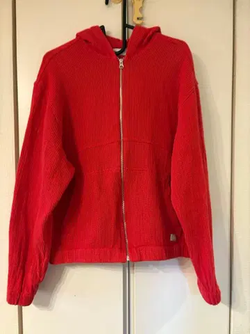 빨간색 리브 짜임 후드티