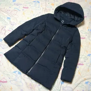 유니클로 새상품급 심리스 다운 숏코트 S 다운 자켓