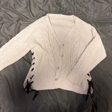 axes 화이트 니트 가디건