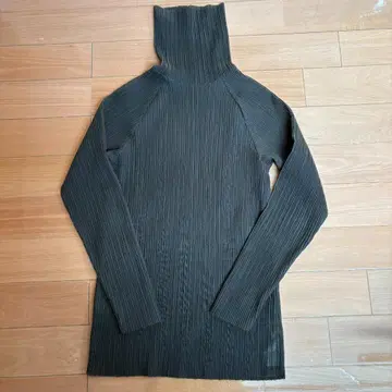 leinwande 리브 하이넥 플리츠 올리브 그린