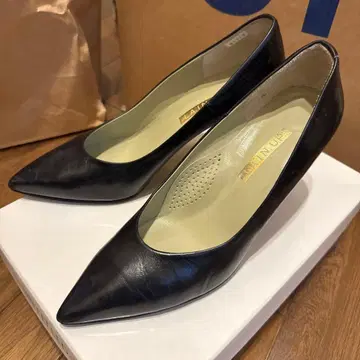 블랙 스틸레토 펌프스 24cm