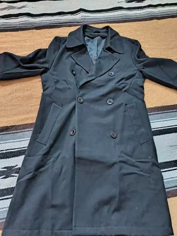 블랙 더블 브레스트 트렌치코트