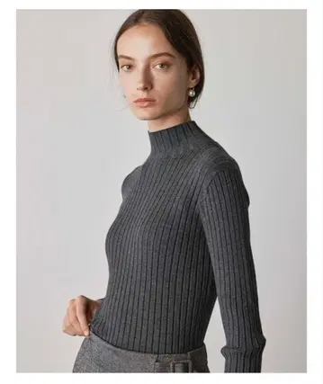 택 포함 새상품 SOEJU 소쥬 와이드 리브 터틀넥 니트