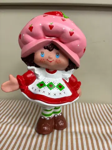 스트로베리 숏 케이크 소프트 비닐 인형 20cm