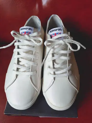 애드미럴 화이트 스니커즈
