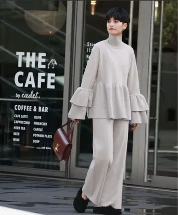 [ 새상품 ] ELFRANK 터틀넥 페플럼 니트 & 와이드 팬츠 세트