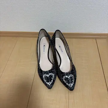 다이애나 트위드 펌프스